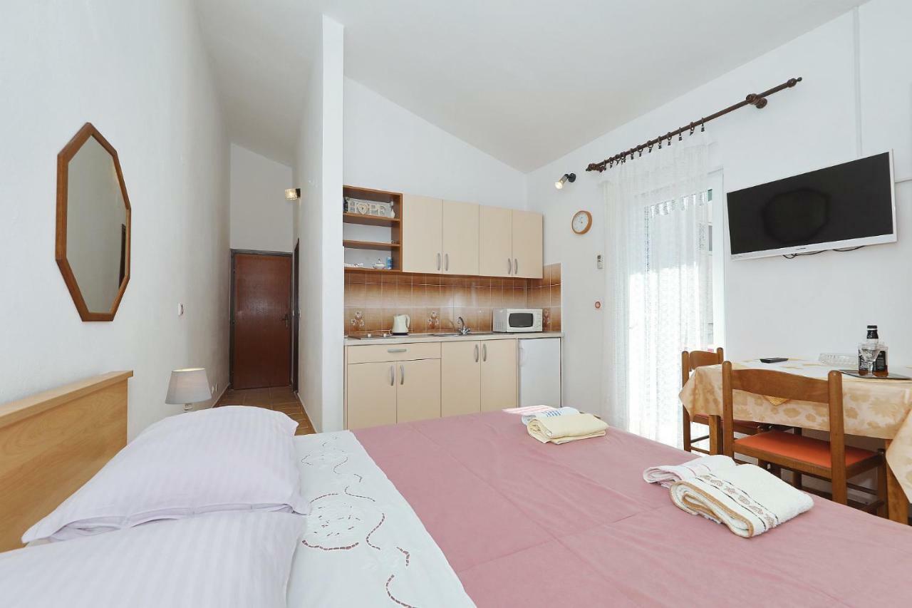 Apartments Vedrana ビオグラード・ナ・モル エクステリア 写真