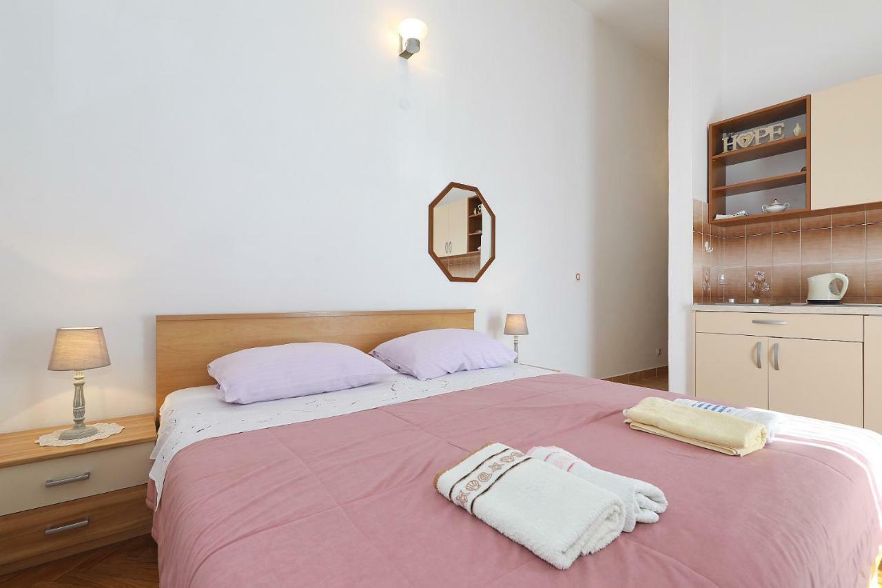 Apartments Vedrana ビオグラード・ナ・モル エクステリア 写真