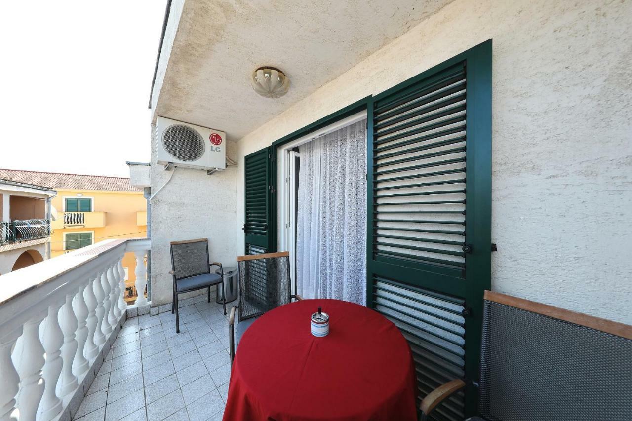 Apartments Vedrana ビオグラード・ナ・モル エクステリア 写真