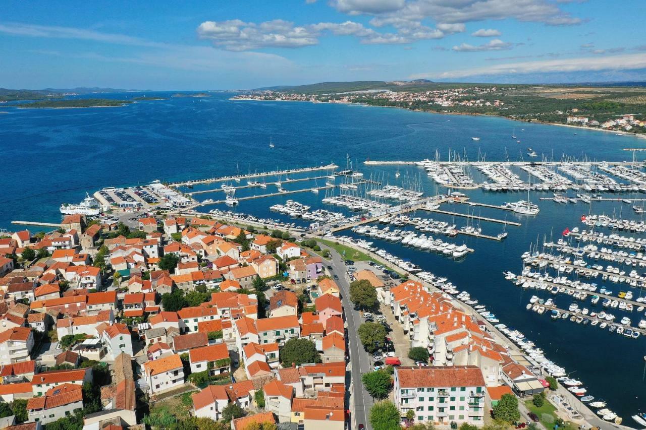 Apartments Vedrana ビオグラード・ナ・モル エクステリア 写真