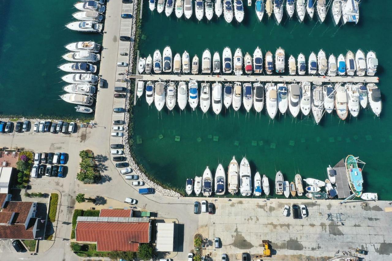 Apartments Vedrana ビオグラード・ナ・モル エクステリア 写真